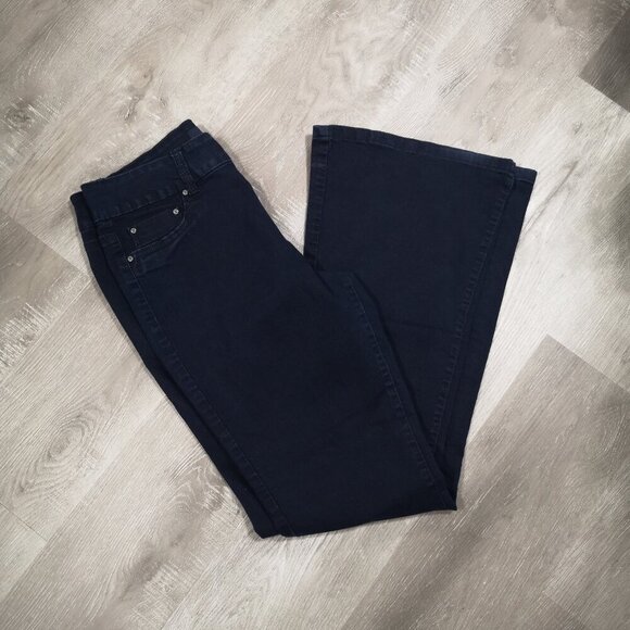 Liquid X Jeans Ladies Size 15/16 Dark Wash Flare Legs Blue Jeans - Picture 11 of 15